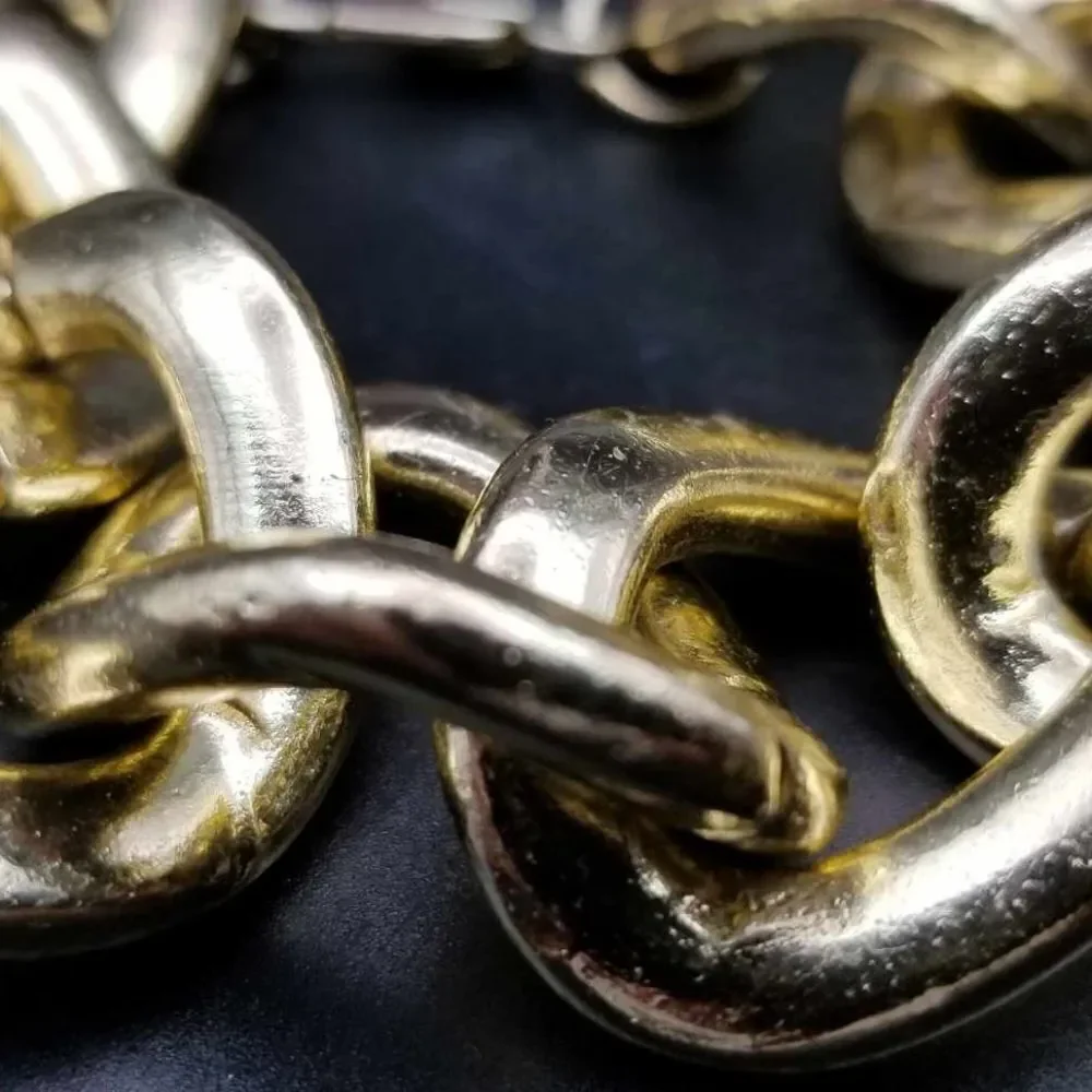 Gold tone swanky link bracelet B726